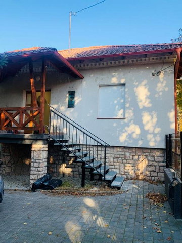 Kiadó családi ház, albérlet, Tatán 290 E Ft / hó, 3 szobás