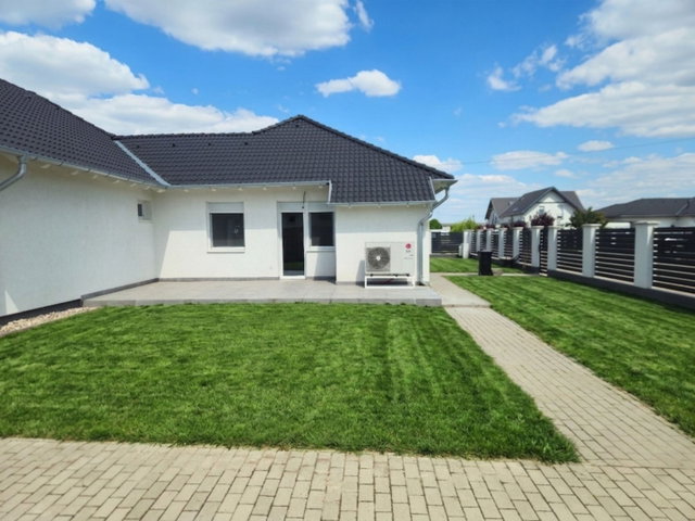 Eladó családi ház, Halásztelken 104.99 M Ft, 4 szobás