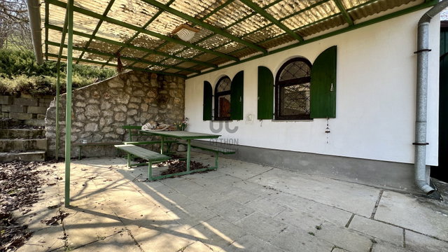 Eladó családi ház, Szekszárdon 19.6 M Ft, 2 szobás