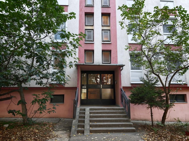 Eladó panellakás, Pécsett 38.99 M Ft, 2 szobás