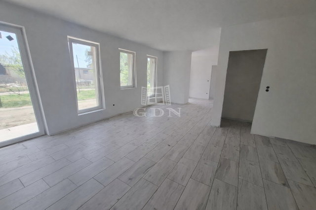 Eladó ikerház, Szigethalmon 89 M Ft, 4 szobás