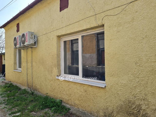 Eladó sorház, Tapolcán 32 M Ft, 2 szobás / költözzbe.hu