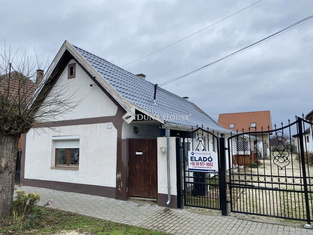 Eladó családi ház, Bicskén 45.7 M Ft, 2 szobás