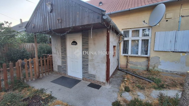 Eladó családi ház, Sárbogárdon 25.99 M Ft, 3 szobás