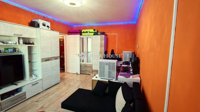 Eladó panellakás, Tatabányán 39.9 M Ft, 2 szobás