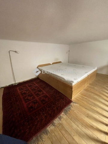 Eladó téglalakás, Budapesten, VI. kerületben 74.5 M Ft, 1 szobás