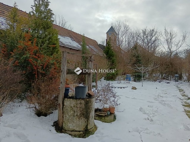 Eladó családi ház, Epölön 18 M Ft, 4 szobás