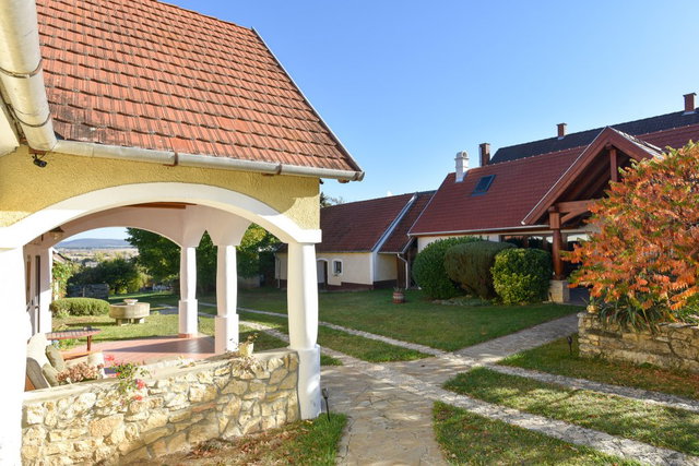 Eladó családi ház, Nagyvázsonyon 145.99 M Ft, 5 szobás