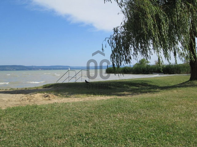 Eladó üzlethelyiség, Balatonlelleén 99 M Ft