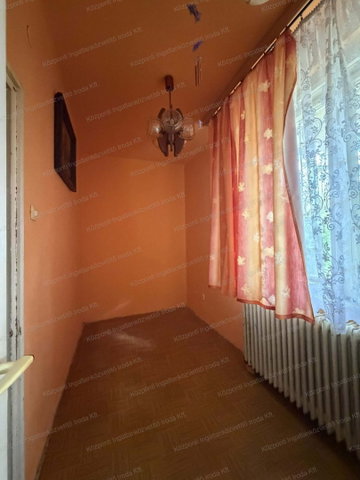 Eladó panellakás, Tatabányán, Fő téren 31.25 M Ft, 1+1 szobás