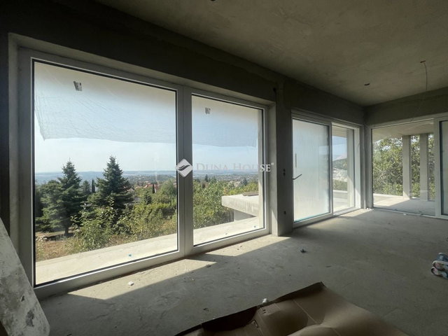 Eladó családi ház, Pécsett 299 M Ft, 4 szobás