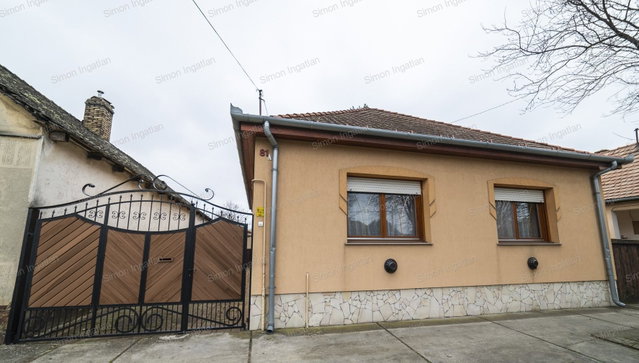 Eladó családi ház, Kerekegyházán, Fő utcában 75 M Ft