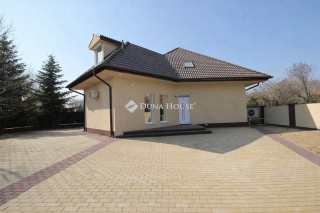 Eladó családi ház, Kecskeméten 99 M Ft, 4 szobás