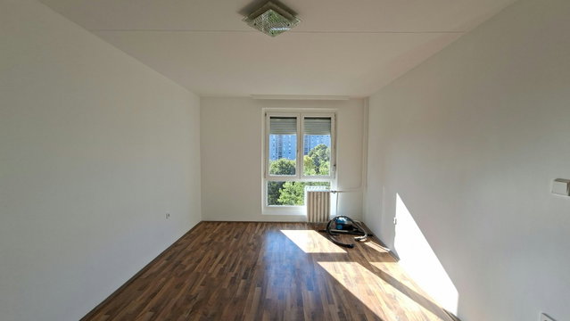 Kiadó panellakás, albérlet, Pécsett 130 E Ft / hó, 2 szobás
