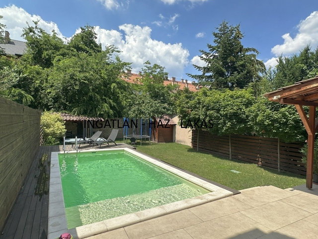 Eladó sorház, Budapesten, XIV. kerületben 249.99 M Ft, 6 szobás