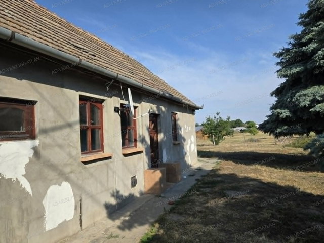 Eladó családi ház, Táborfalván 16.5 M Ft, 2 szobás