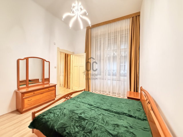 Eladó téglalakás, Budapesten, VI. kerületben 79.5 M Ft, 2 szobás