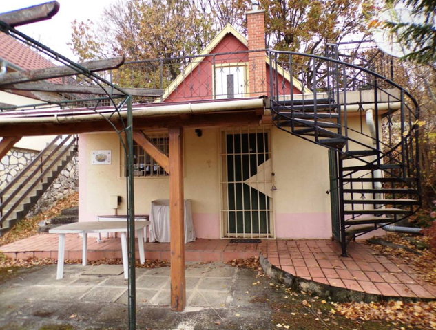 Eladó nyaraló, Balatonfüreden 43 M Ft, 2 szobás
