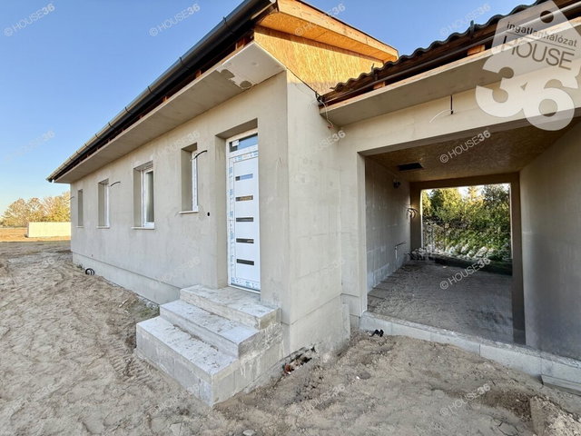 Eladó ikerház, Kecskeméten 89.9 M Ft, 4 szobás