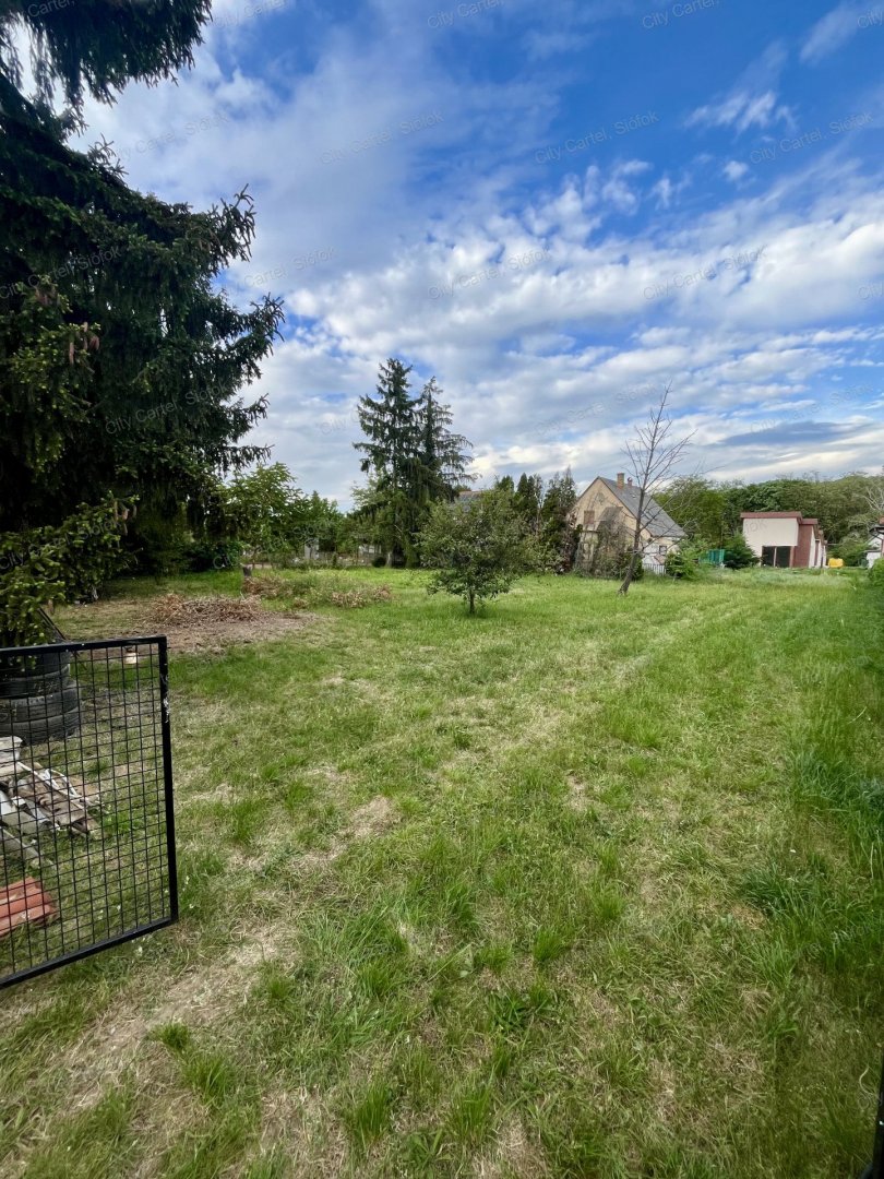 848m² · 29.900.000 ft