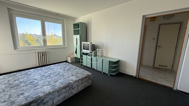 Eladó panellakás, Szegeden, Lomnici utcában 34.9 M Ft, 1 szobás