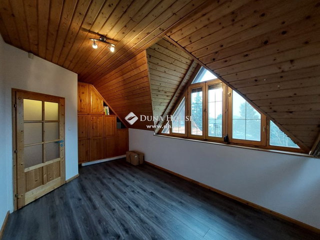 Eladó családi ház, Székesfehérvárott 179 M Ft, 5+2 szobás