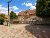 Eladó családi ház, Újszászon 120 M Ft, 7 szobás