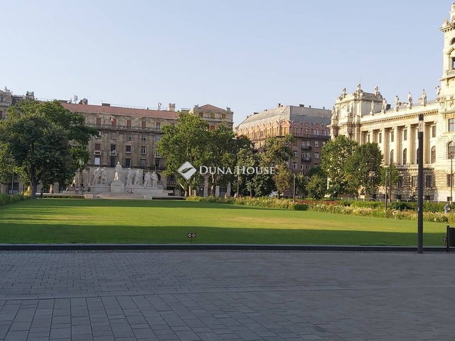 Eladó téglalakás, Budapesten, V. kerületben 195 M Ft, 1+2 szobás