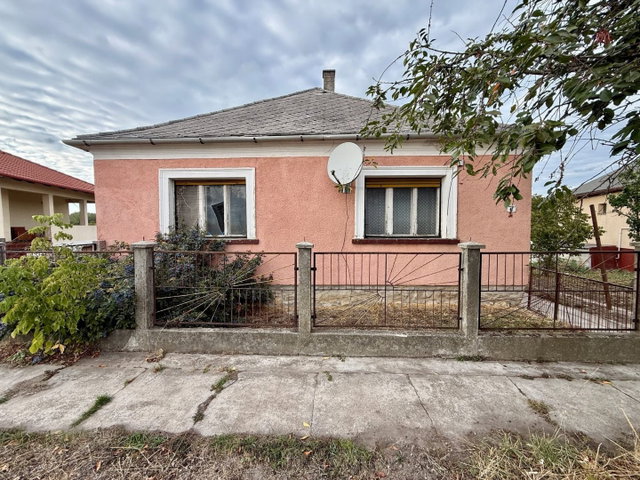Eladó családi ház, Bodajkon 29.9 M Ft, 2 szobás