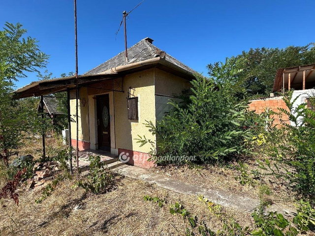 Eladó családi ház, Bocskaikerten 8 M Ft, 1 szobás