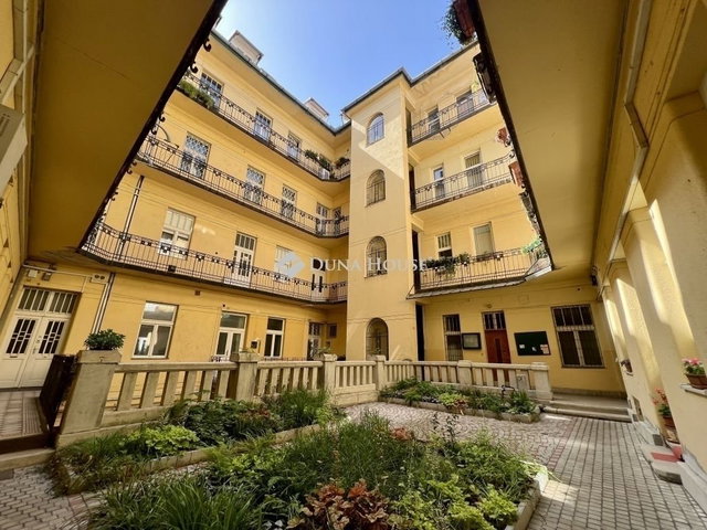 Eladó téglalakás, Budapesten, II. kerületben 56.9 M Ft, 1 szobás