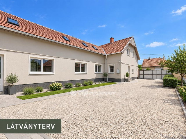 Eladó családi ház, Pápán 129 M Ft, 10 szobás