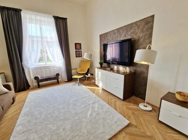 Kiadó téglalakás, albérlet, VI. kerületben, Andrássy úton