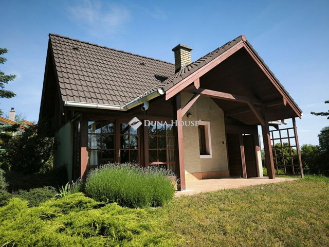 Eladó nyaraló, Győrújbaráton 46 M Ft, 1 szobás