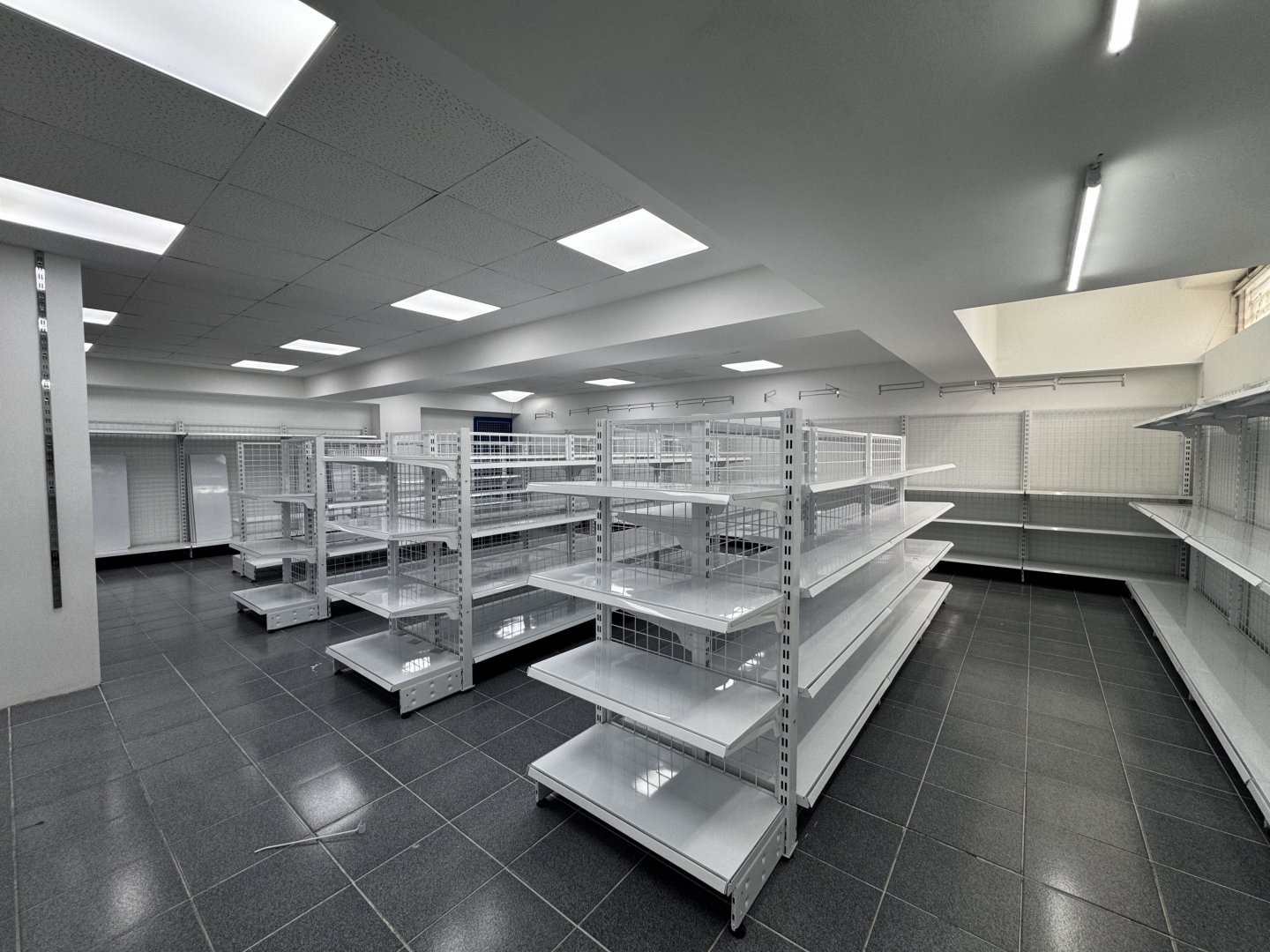 356m² · 600.000 ft