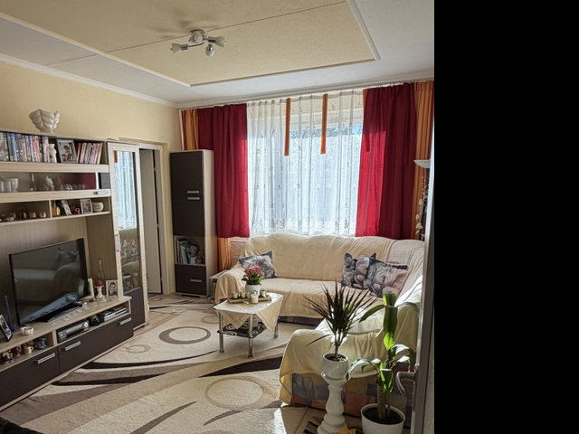 Eladó panellakás, Szegeden 65 M Ft, 2 szobás