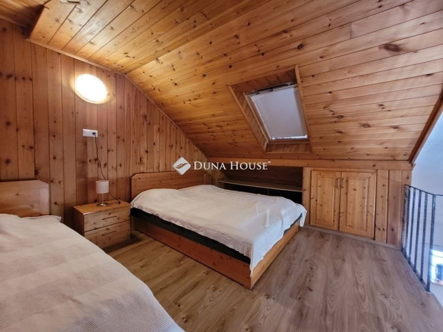 Eladó családi ház, Abaligeten 89 M Ft, 9 szobás