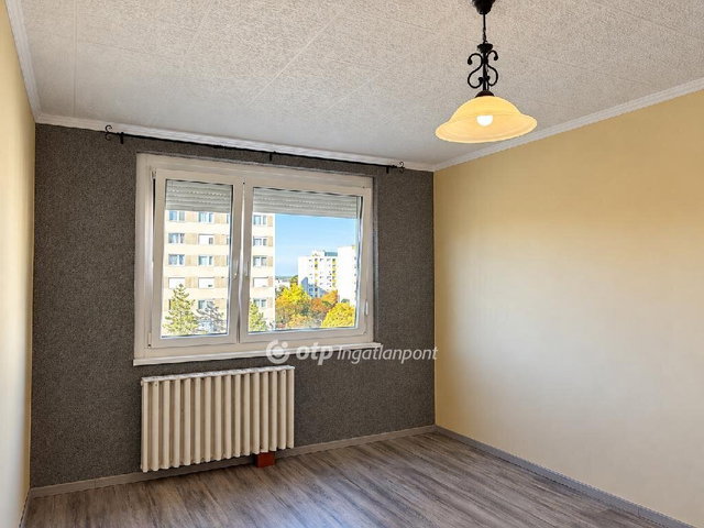 Eladó panellakás, Veszprémben 46.9 M Ft, 2 szobás