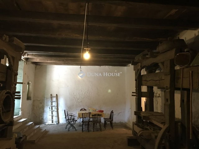 Eladó családi ház, Móron 15.9 M Ft, 1 szobás