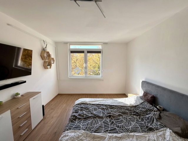 Eladó téglalakás, Békéscsabán 31.99 M Ft, 2 szobás