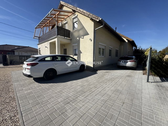 Eladó téglalakás, Szigetszentmiklóson 84.9 M Ft, 3+1 szobás