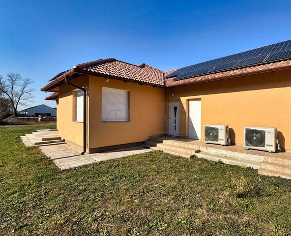 Eladó családi ház, Székesfehérvárott 110 M Ft, 5 szobás