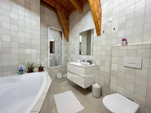 Eladó családi ház, Pilisszentkereszten 650 M Ft, 11 szobás