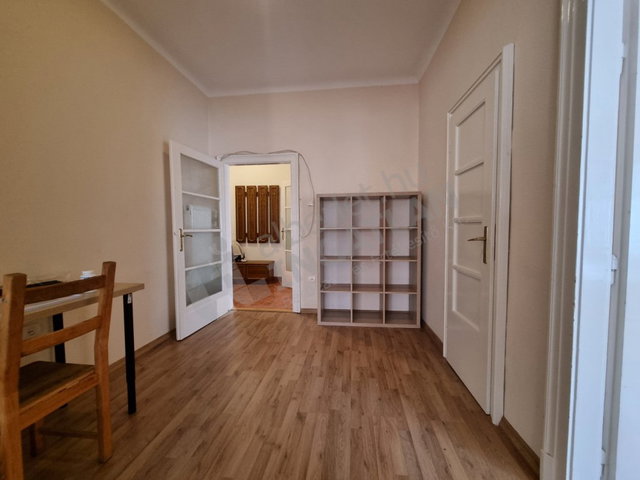 Kiadó téglalakás, albérlet, I. kerületben, Fő utcában