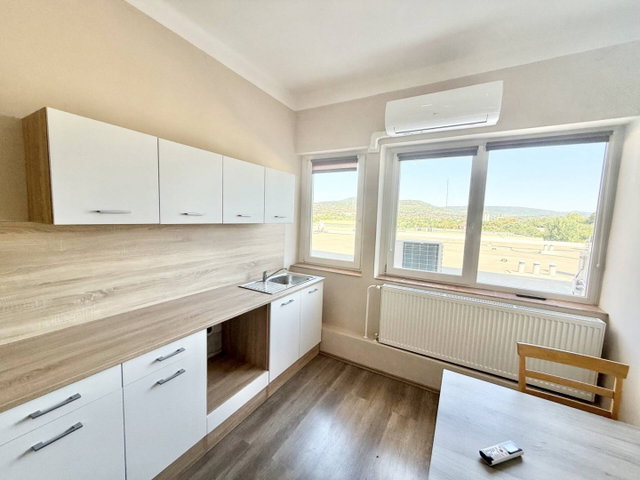 Kiadó családi ház, albérlet, Pécsett 1583 E Ft / hó, 13 szobás