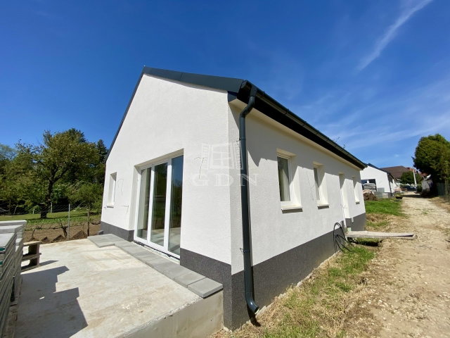 Eladó családi ház, Balatonszemesen 95 M Ft, 1+3 szobás