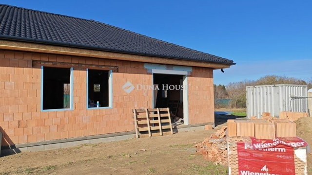 Eladó ikerház, Kecskeméten 89.995 M Ft, 4 szobás