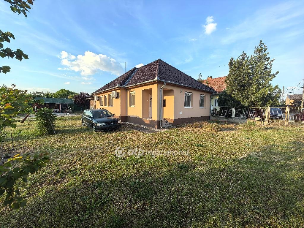 8 bed · 269m² · 249.000.000 ft