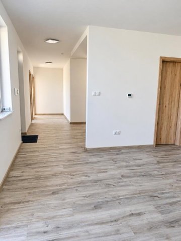 Kiadó iroda, Tatabányán 350 E Ft / hó, 4 szobás