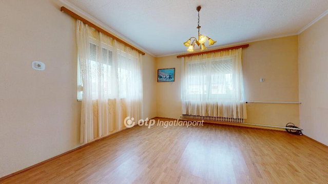 Eladó családi ház, Tiszakanyáron 33.9 M Ft, 4+1 szobás